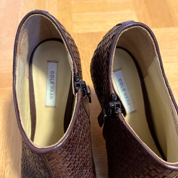 NWOT Cole Haan open-toe leather weave ankle booties, size 5.5 - Picture 7 of 9